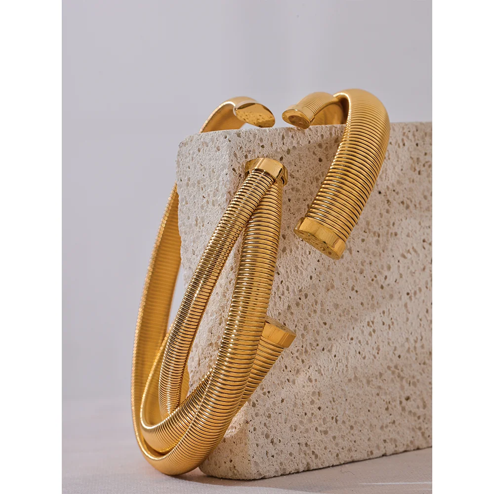 Elastic Torques Necklace