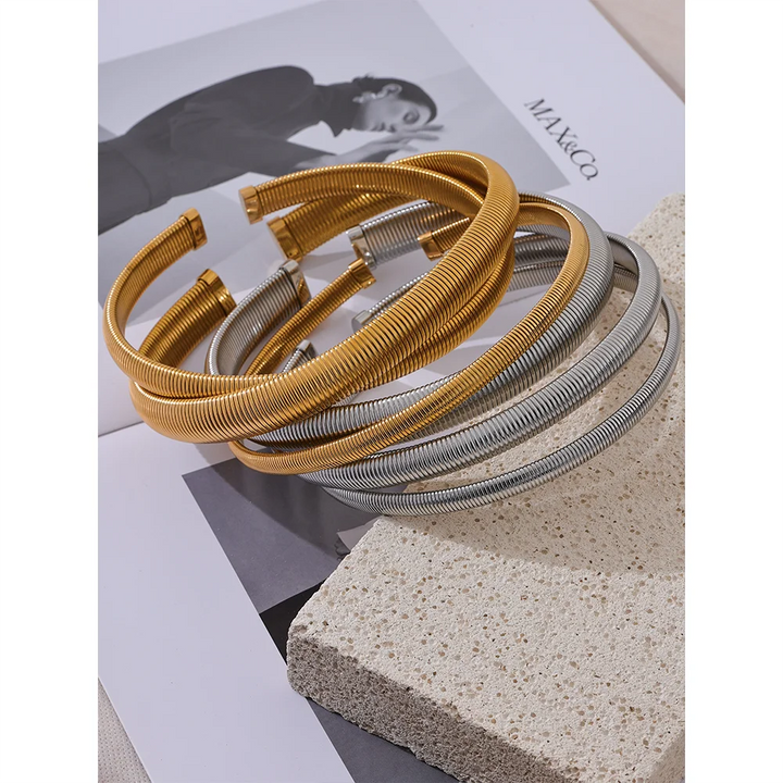 Elastic Torques Necklace