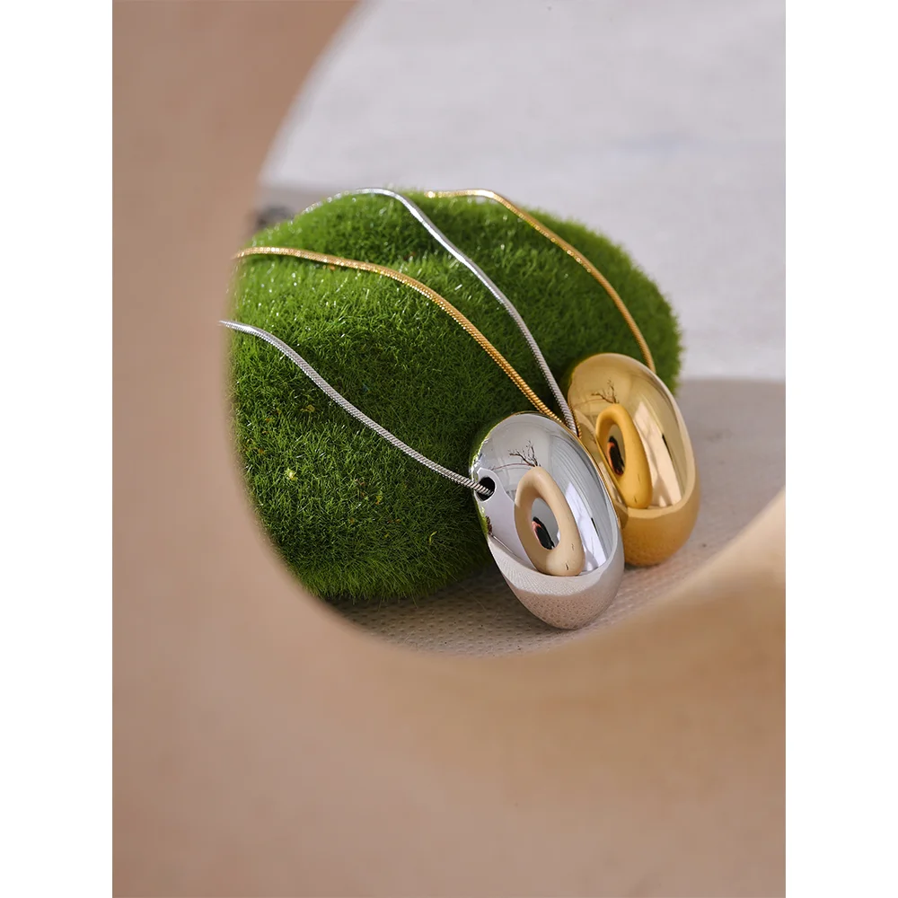 Oval Hollow Pendant Necklace
